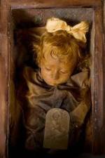 Watch National Geographic: The Girl in the Glass Casket Alluc